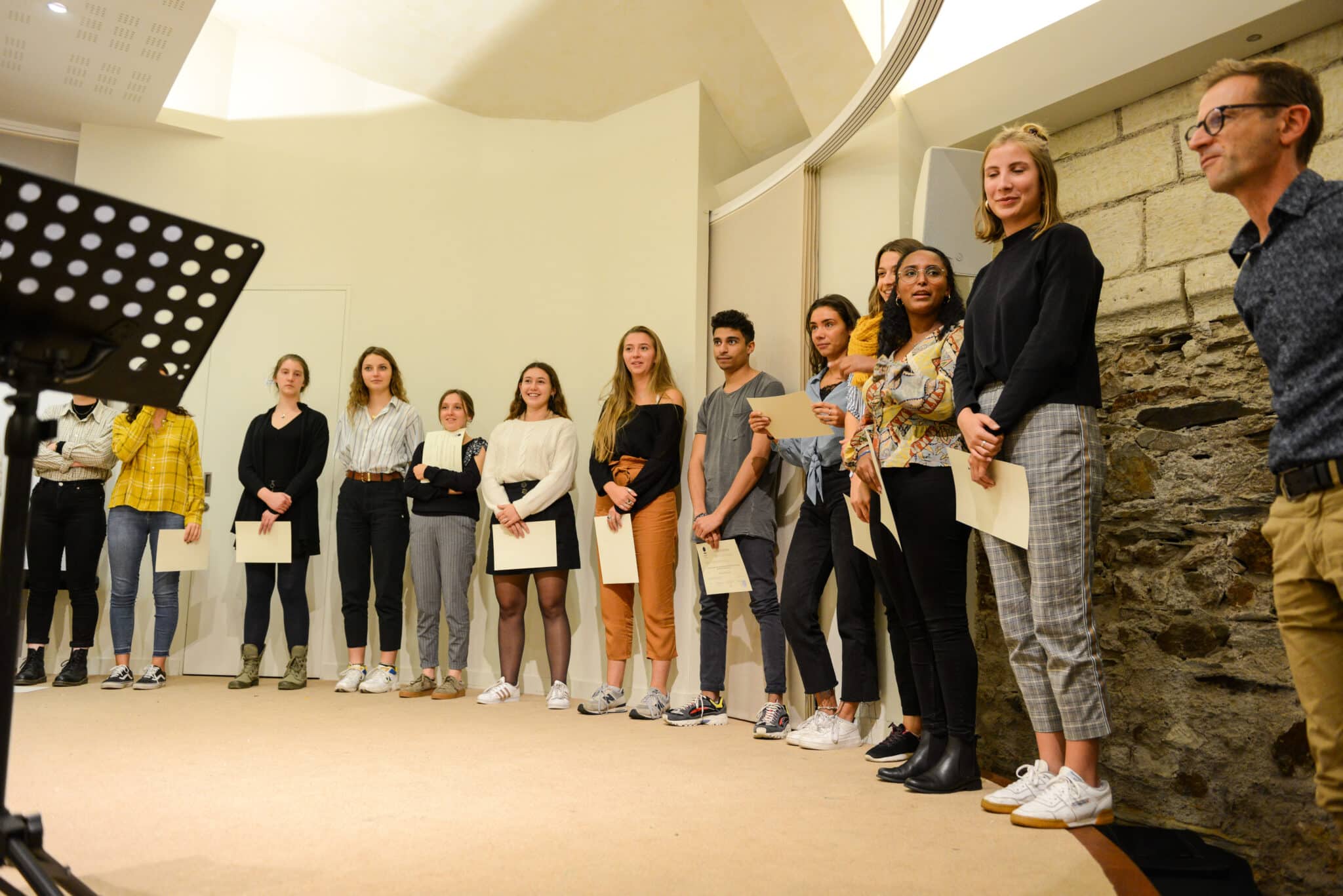 Chaque année, la remise des diplômes est un événement festif qui se tient début octobre. Le Recteur de l'UCO remet les diplômes en main propre aux lauréats. Les témoignages des étudiants sont un moment fort de la cérémonie.